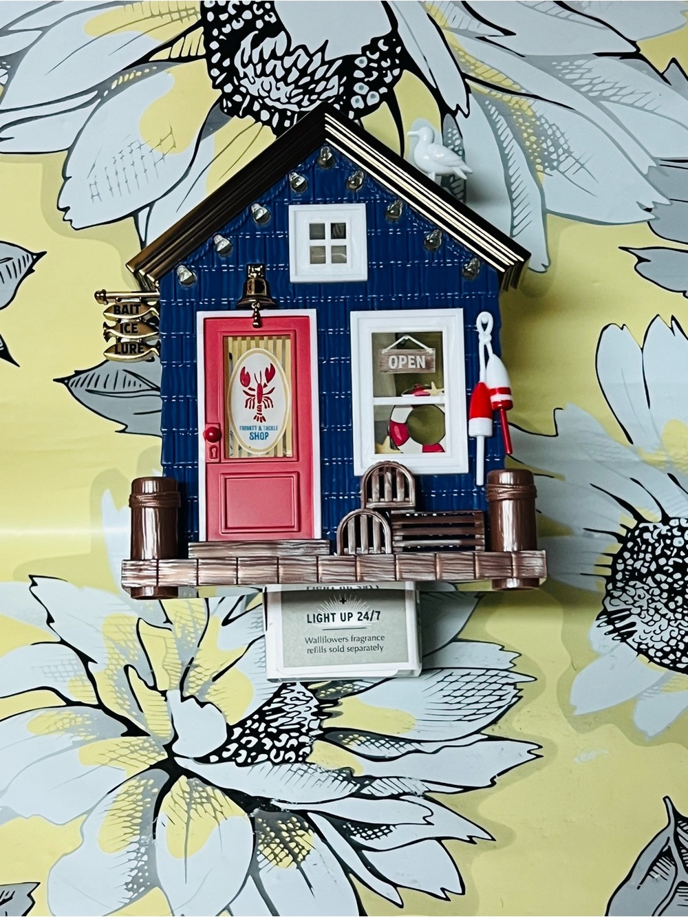 Bath & Body Works Wallflower Plug In Diffuser Boat House Bait Fishing Ocean Crab